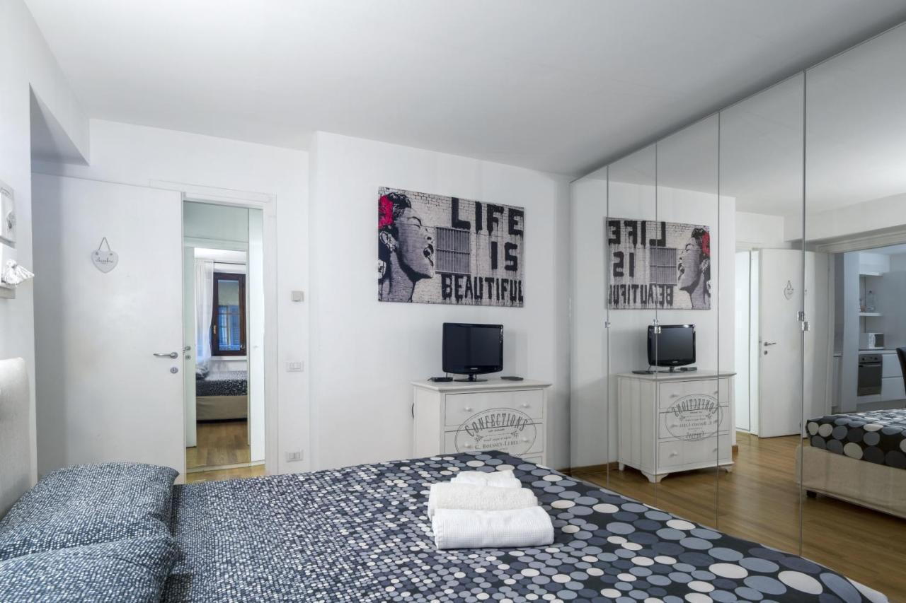 Cozy & Comfy Apt In Navigli Area Milánó Kültér fotó